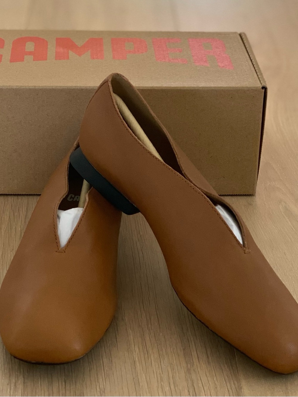 NEW IN BOX CAMPER CASI MYRA FLATS  SIZE 38